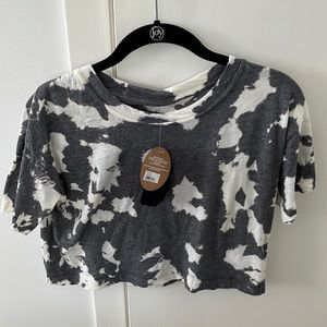white/gray cropped t-shirt